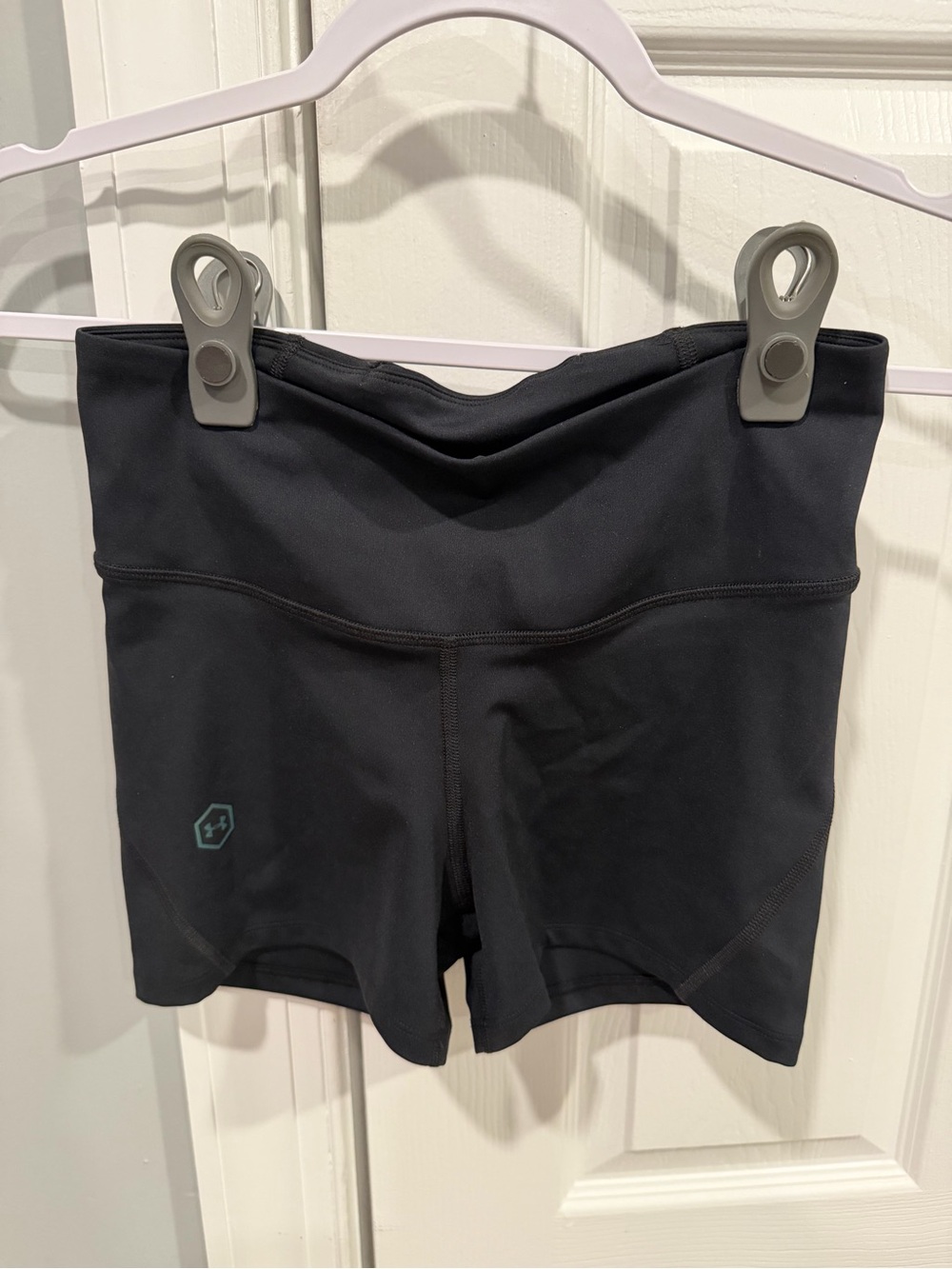 Excellent condition, Pre-owned Under Armour Heat Gear SM Running Short
